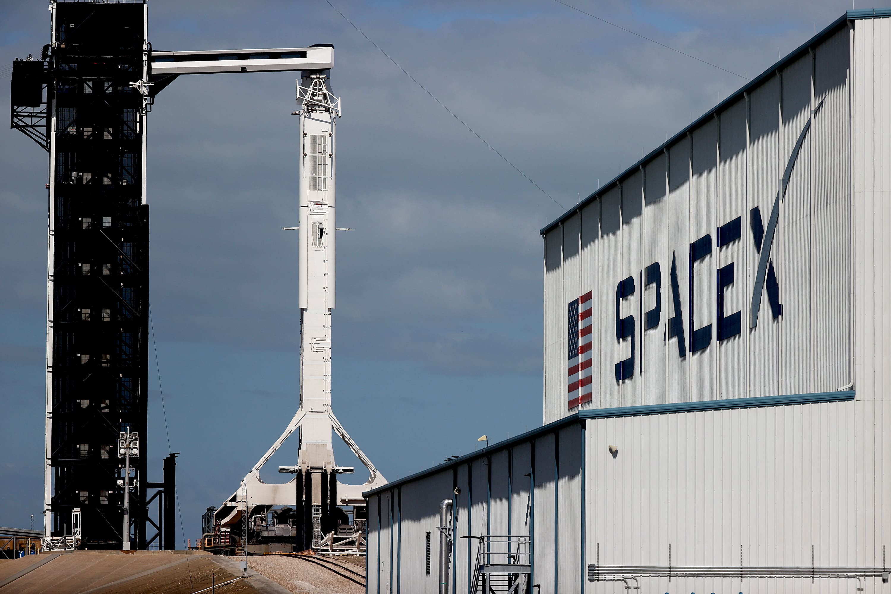 Elon Musk's SpaceX leadership shakes up as two VPs depart