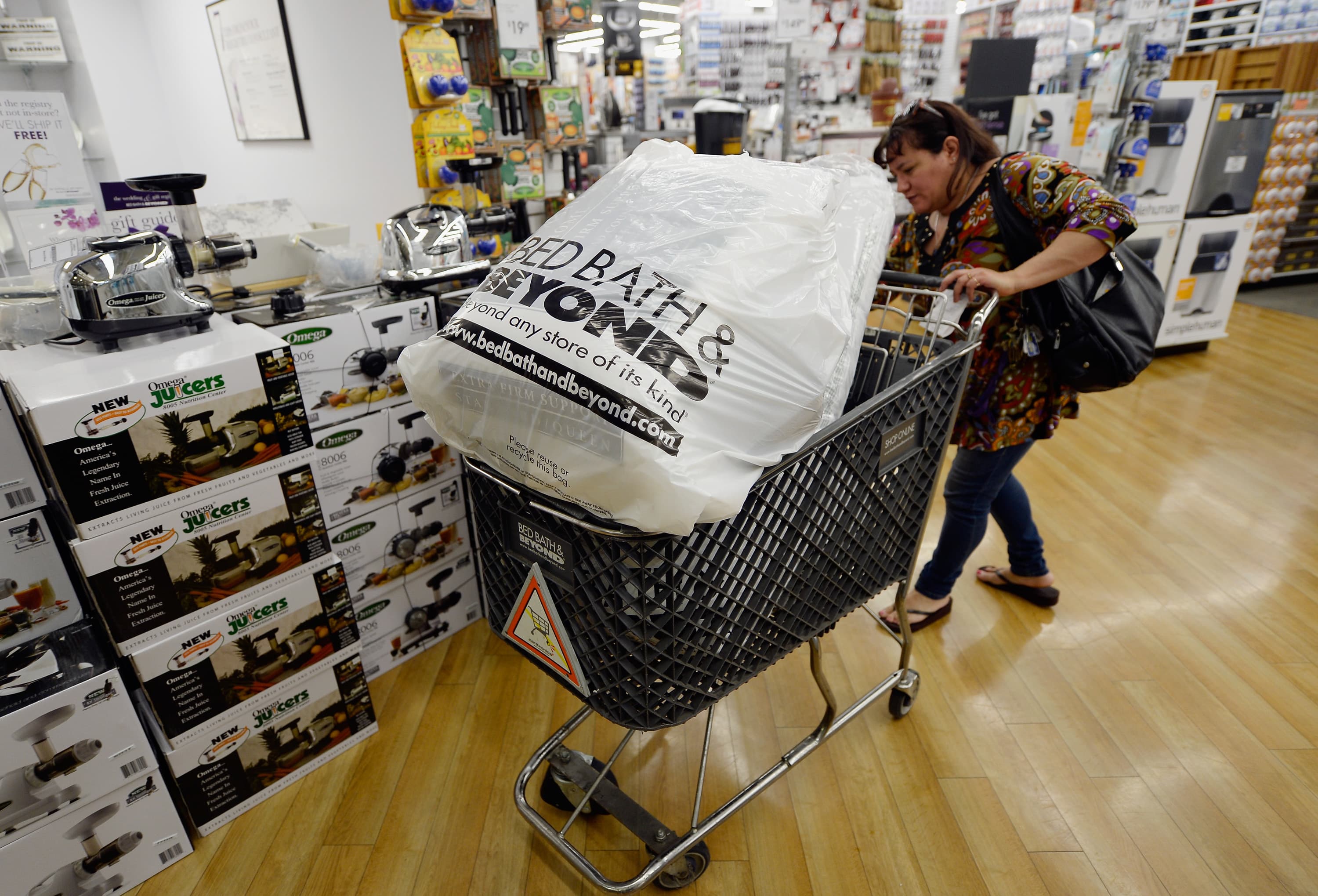 Raymond James downgrades Bed Bath & Beyond, says turnaround plan 'only kicks the can down the road'