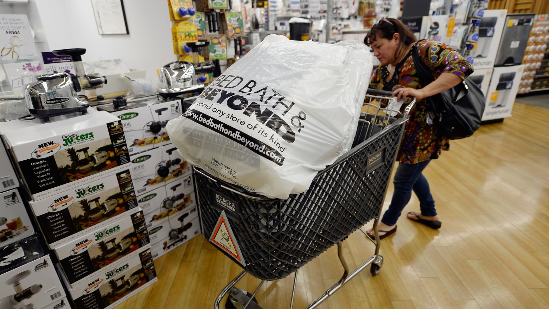 Raymond James downgrades Bed Bath & Beyond, says turnaround plan ‘only kicks the can down the road’
