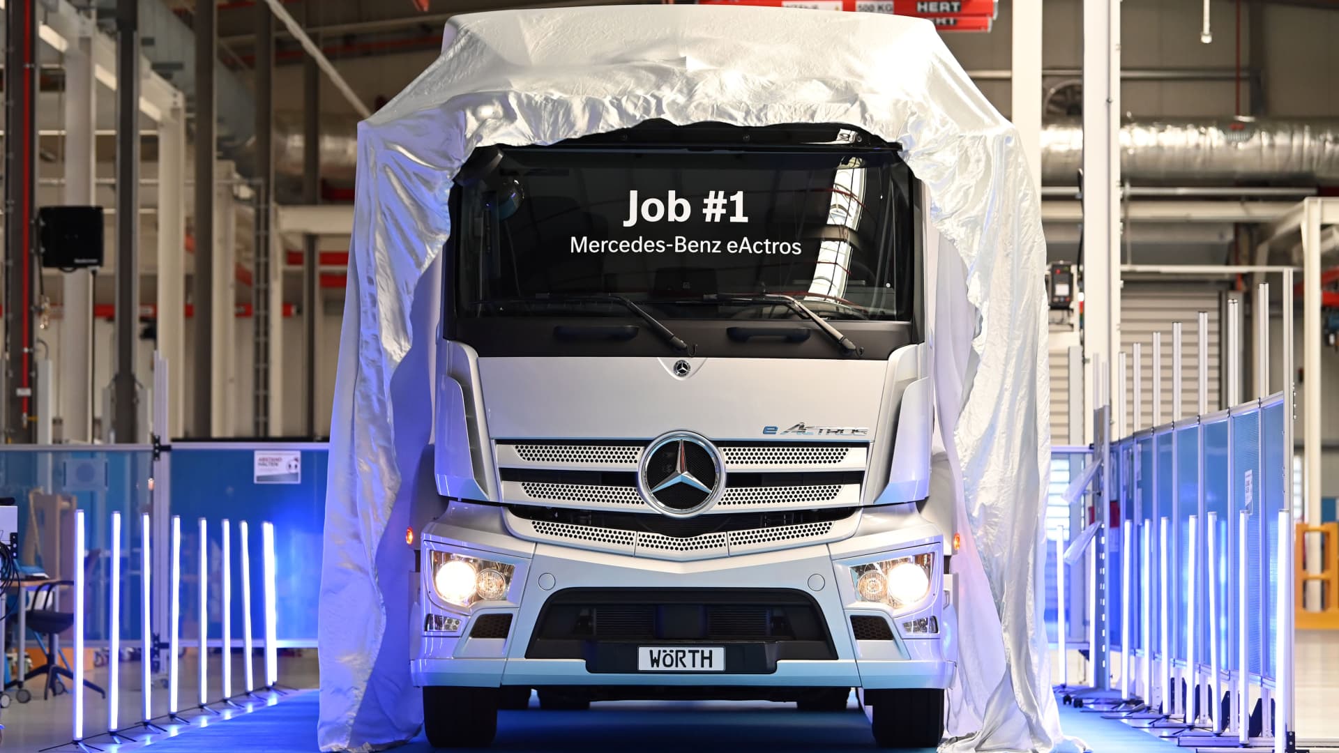 Daimler Truck reaches offer with United Car Employees, averts U.S. strike