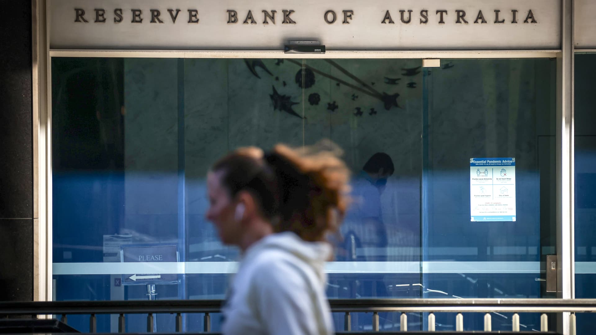 Australia’s central bank is closer to raising rates as inflation rises, minutes show