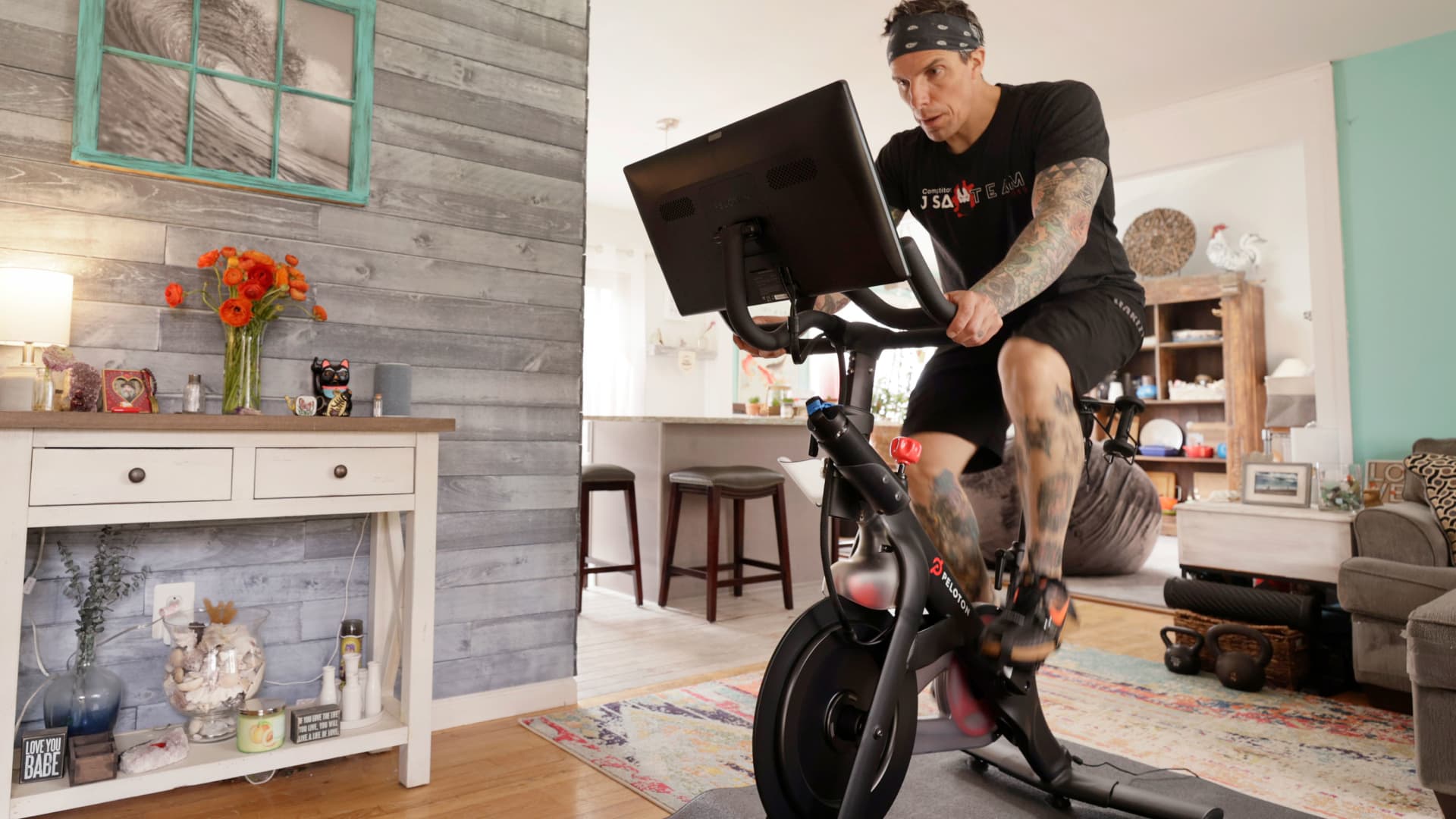 Peloton reports big loss, decline in revenue as the company grinds through its turnaround plan