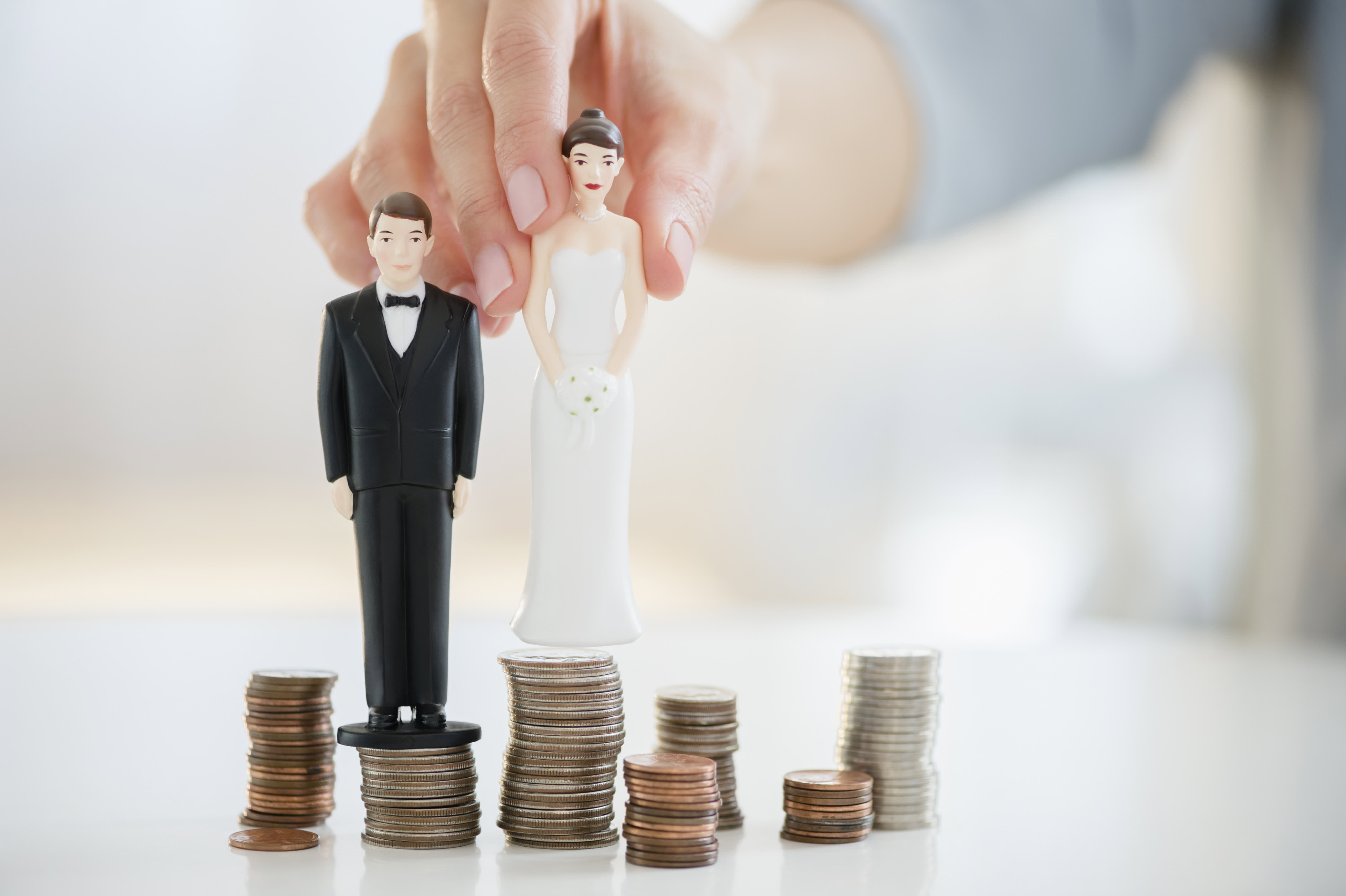 Financial advisors can give newlyweds financial compatibility as gift