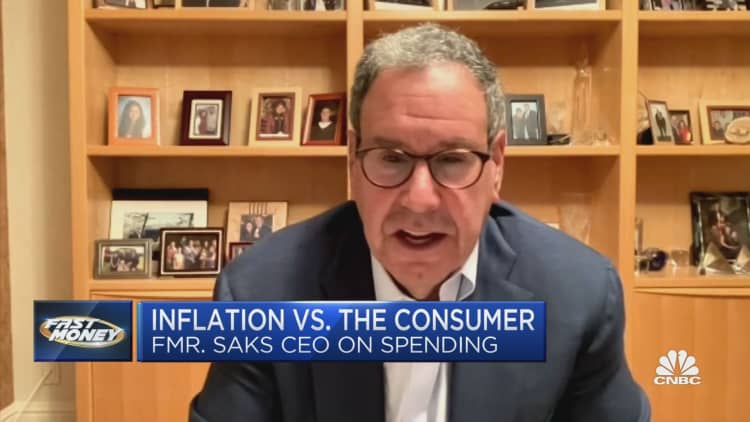 Consumers will ramp up spending despite inflation spikes, former Saks CEO Steve Sadove predicts