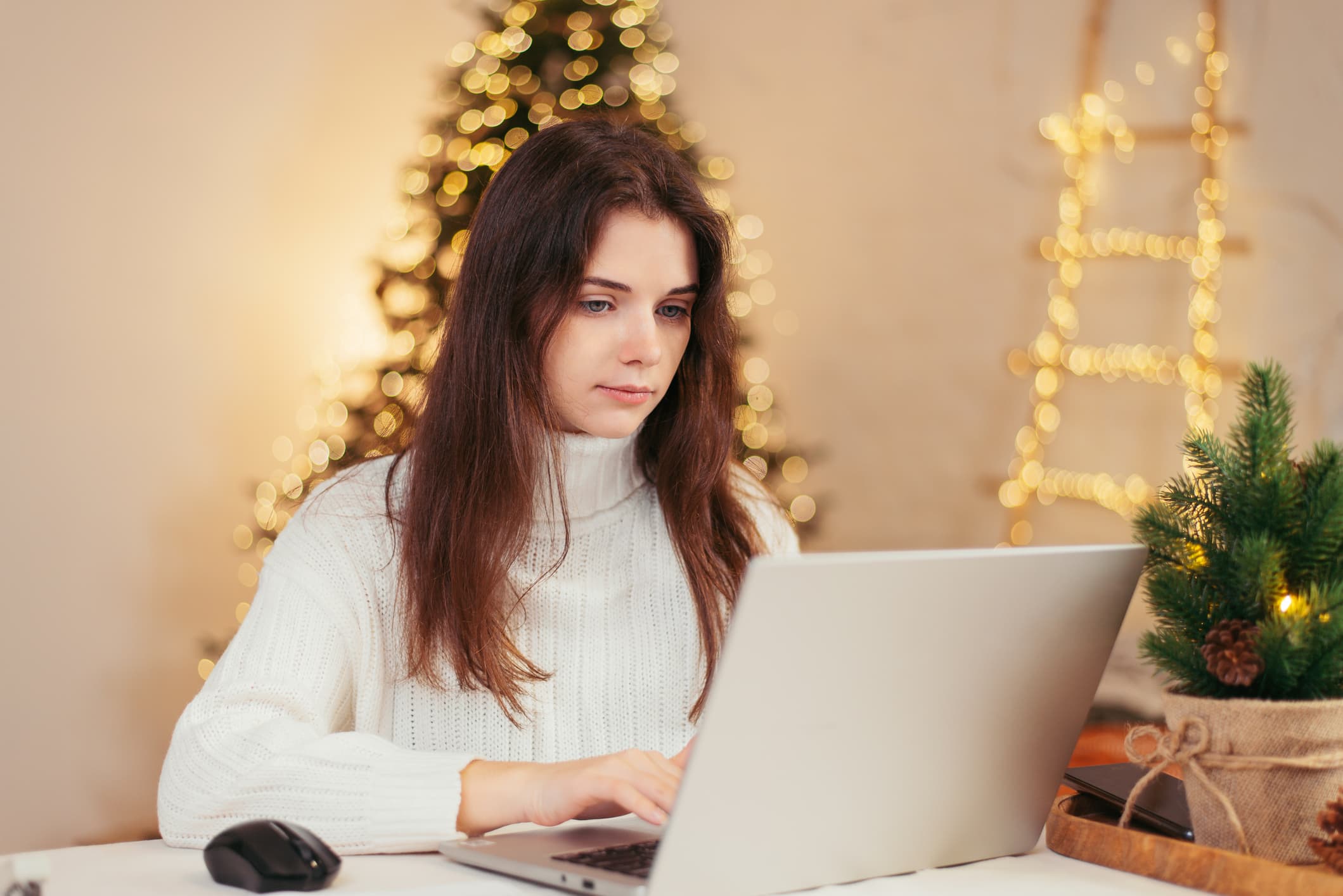 How to avoid holiday season burnout at work, according to experts