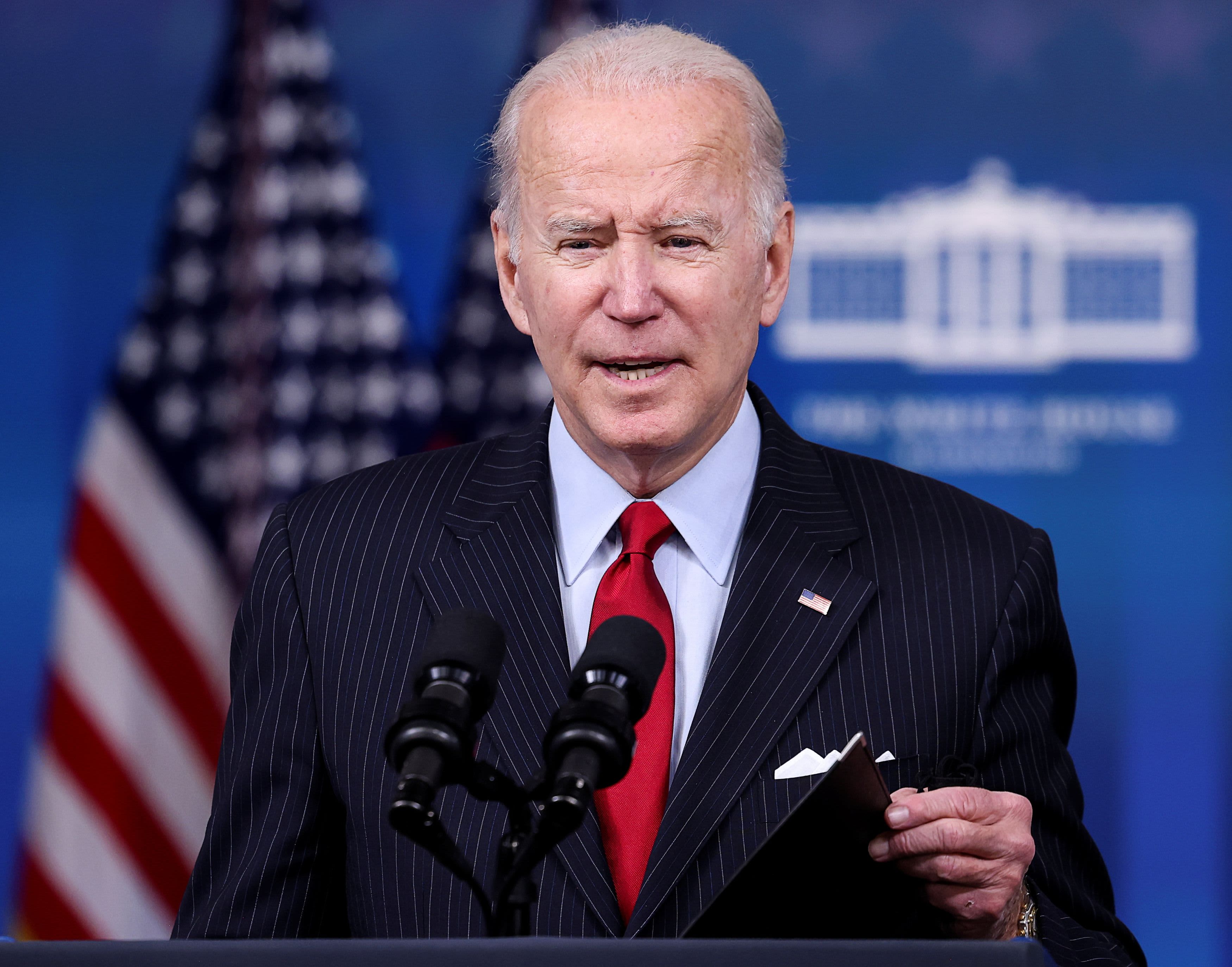 Biden to host CEOs to discuss holiday shopping supply chain issues, inflation