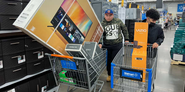 The ‘gold standard’ for holiday purchases has ‘a huge drawback,’ analyst says — but it may still be the best way to pay on Black Friday