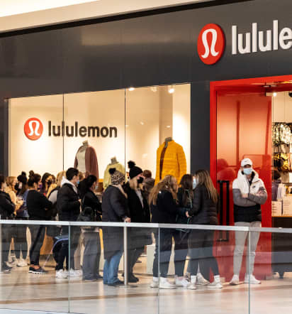 Lululemon shares fall after company offers weak holiday quarter guidance