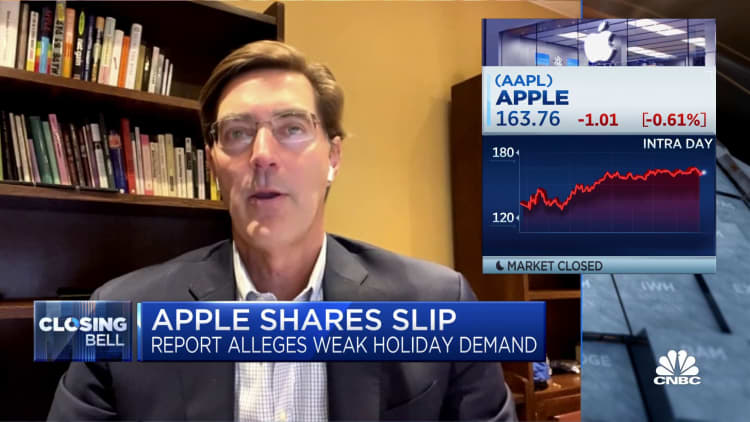 Apple can buy back 3-4% of its shares in the next five years, Bernstein analyst Sacconaghi