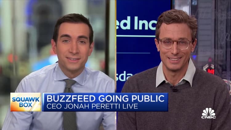 Bekijk het volledige interview van CNBC met BuzzFeed CEO Jonah Peretti over zijn marktdebuut