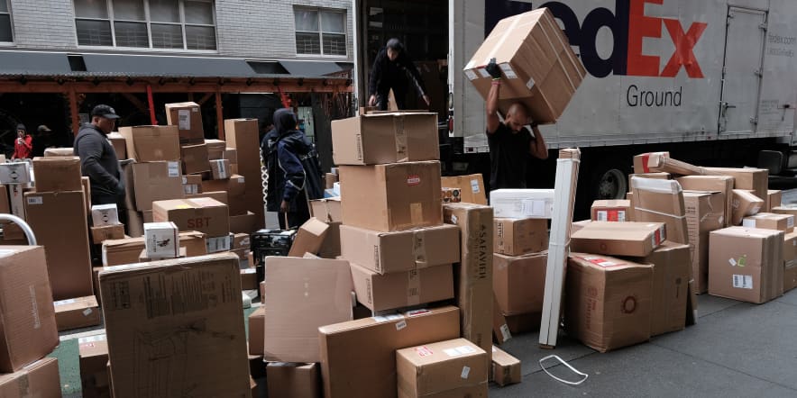 FedEx reassures holiday shippers, retailers it can deliver for peak season even after cost cuts