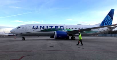 United to pause pilot hiring, citing Boeing's delivery delays