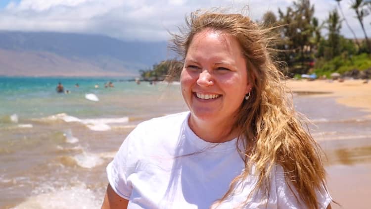 This travel nurse earns $7,000 a month in Hawaii