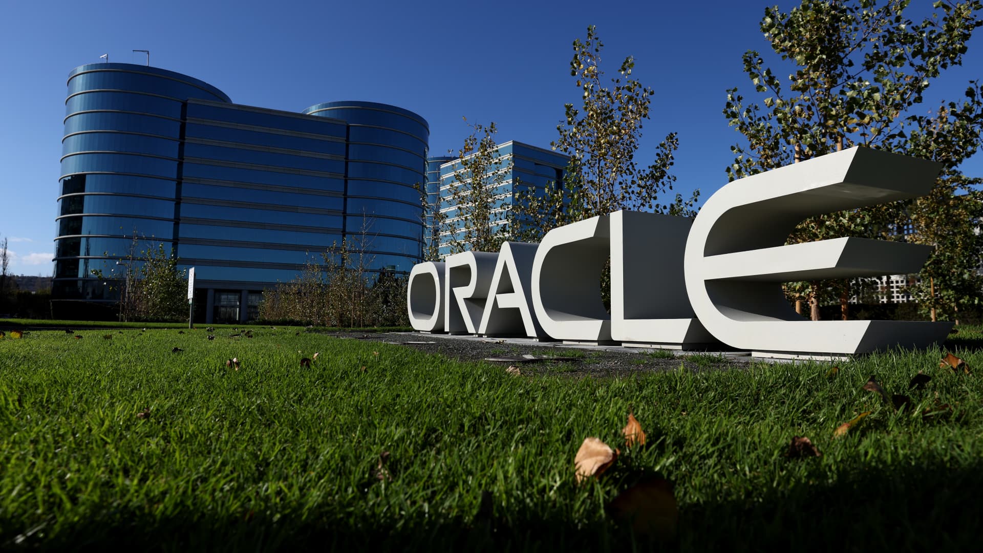 SEC fines Oracle $23 million, says the company bribed foreign officials for business
