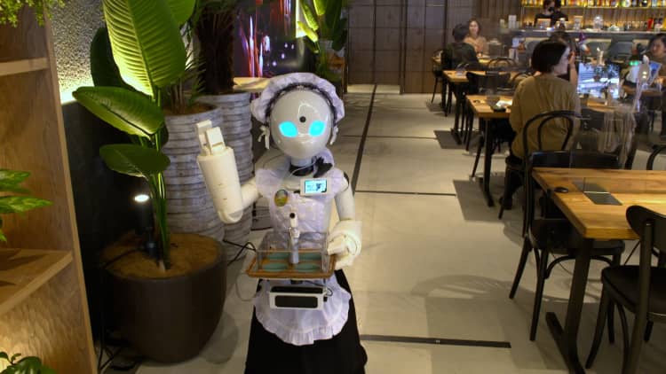 The robot cafe bridging the virtual and physical workplace