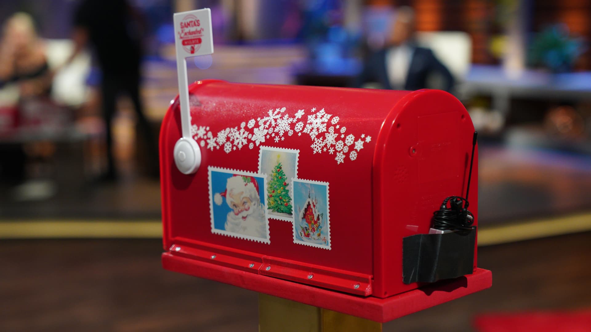 Chris and Elisa Cirri launched Santa's Enchanted Mailbox in 2018.