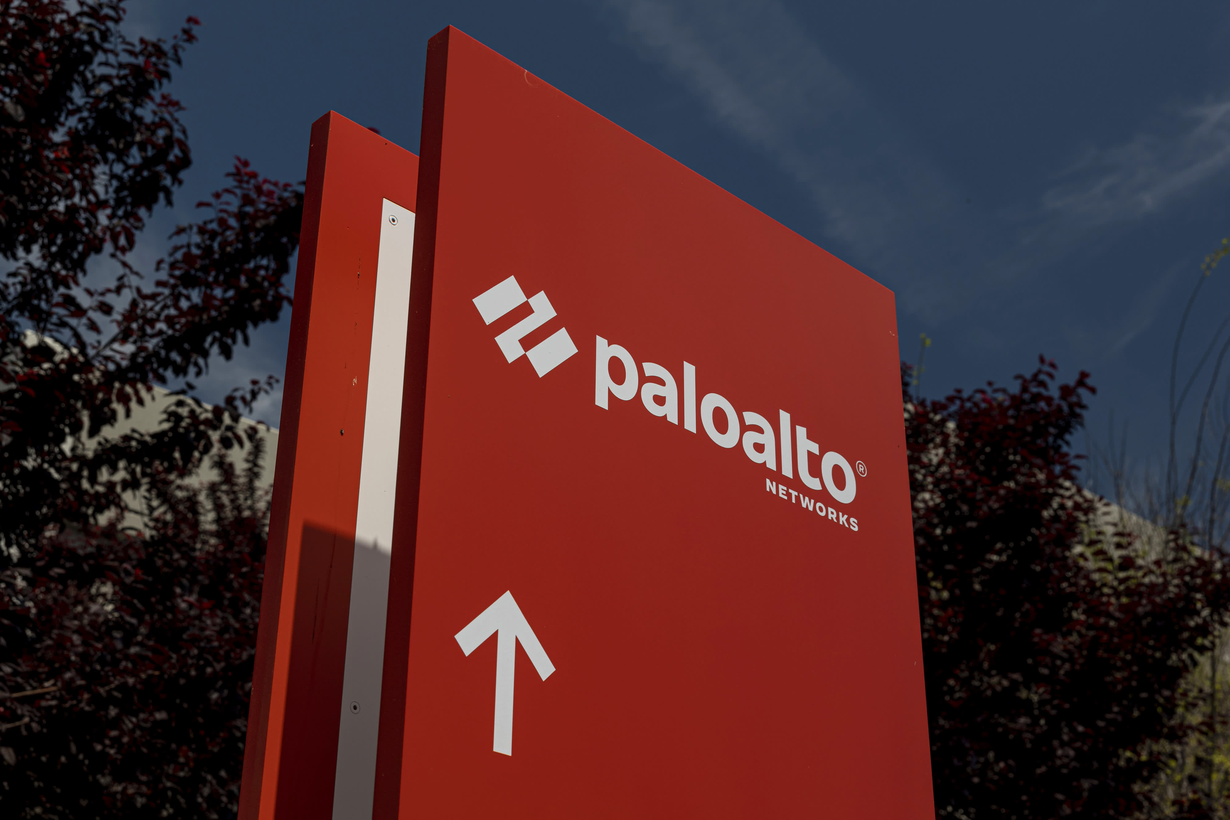 Jim Cramer gauges the threat of Microsoft's cybersecurity foray on Palo Alto Networks stock