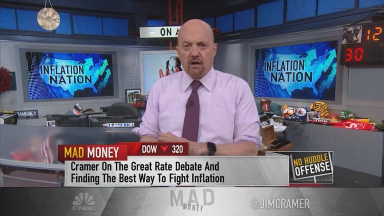 Jim Cramer says his biggest Fed worry is a series of lockstep interest rate hikes