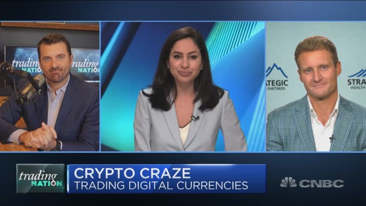 Bitcoin holds below $50k. Two traders share their 2022 cryptocurrency strategy