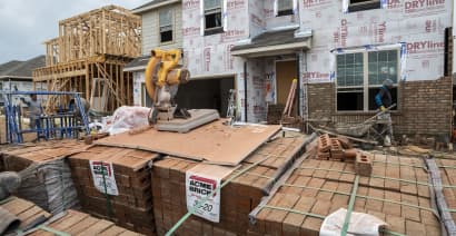 Homebuilder sentiment rises in April; builders grab near-record share of market
