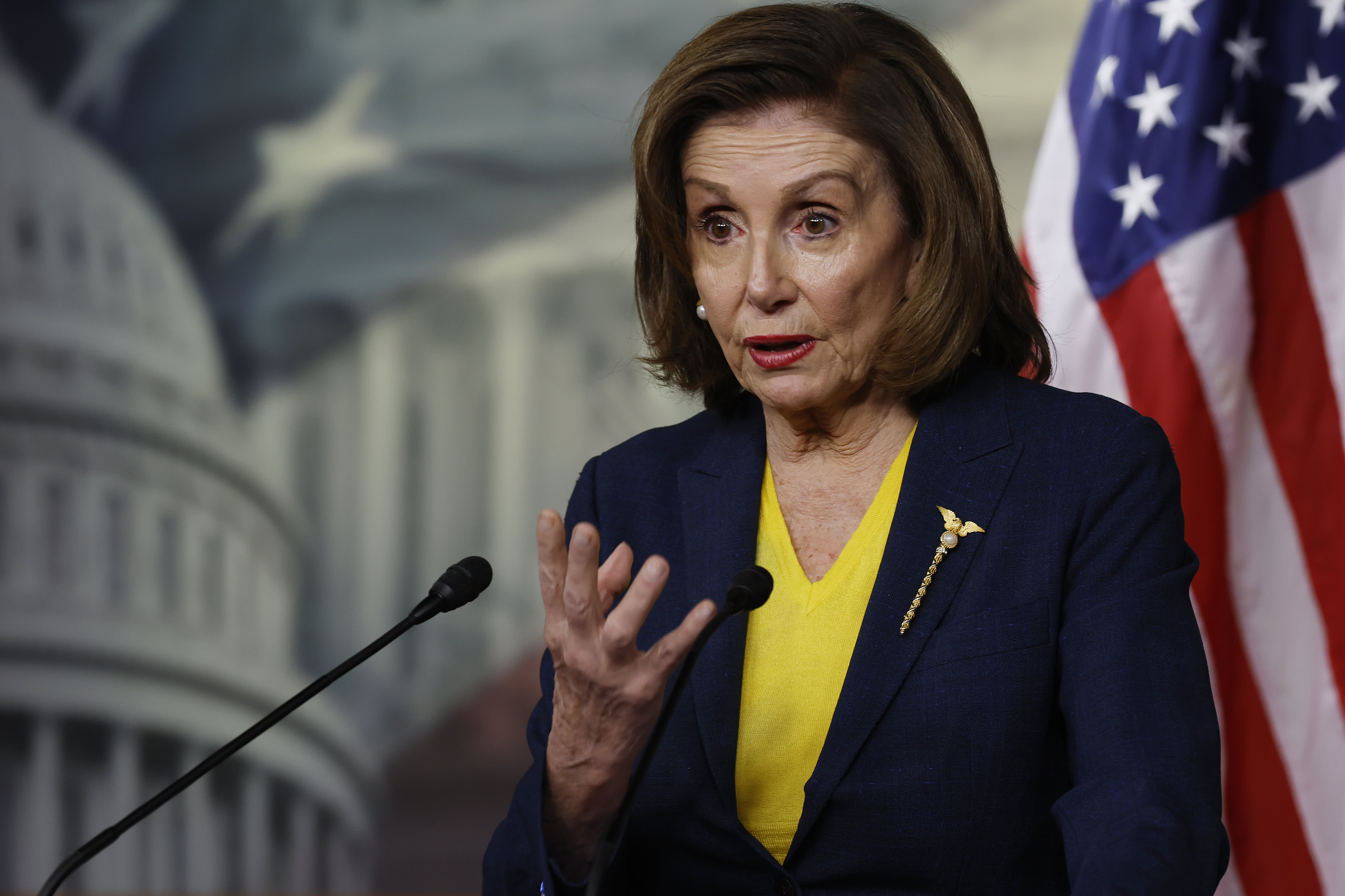 Nancy Pelosi says federal lawmakers should be able to trade stock in office: ‘Th..