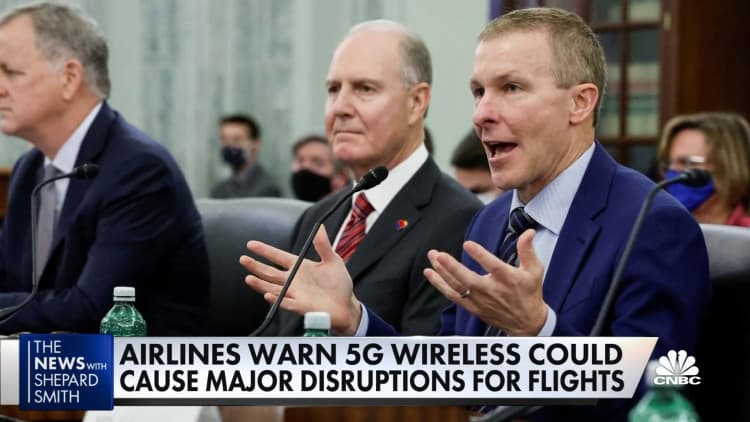 5G network could wreak havoc on flights, according to airline CEOs