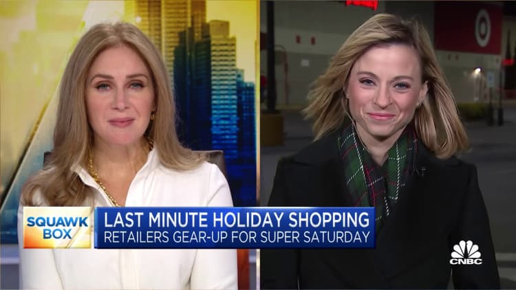 Retailers prepare for busy last-minute holiday shopping weekend