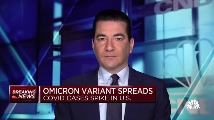 U.S. is in for a difficult 4 to 6 weeks amid omicron, Dr. Scott Gottlieb says