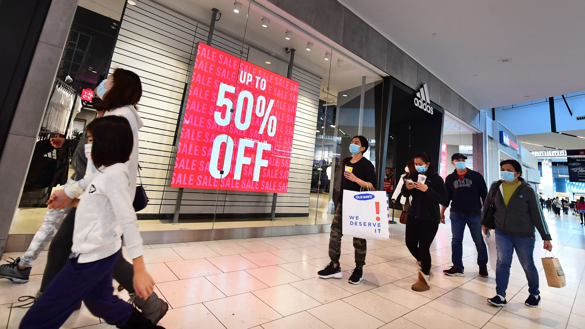 Big bargains will dominate the holiday season but shoppers may not be sold – CNBC