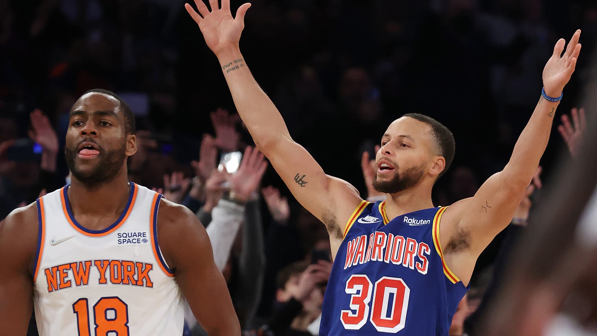 Stephen Curry #30 of the Golden State Warriors celebrates after making a three point basket to break Ray Allen’s record for the most all-time as Alec Burks #18 of the New York Knicks looks o during their game at Madison Square Garden on December 14, 2021 in New York City.