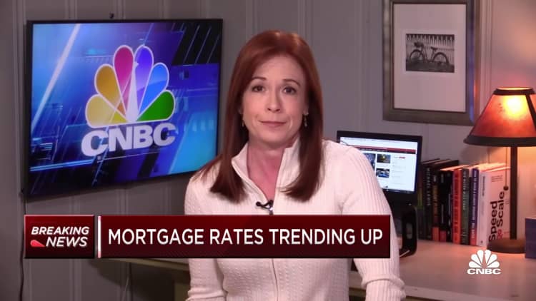 Mortgage rates hit four-week low, weekly refinance applications up 2%