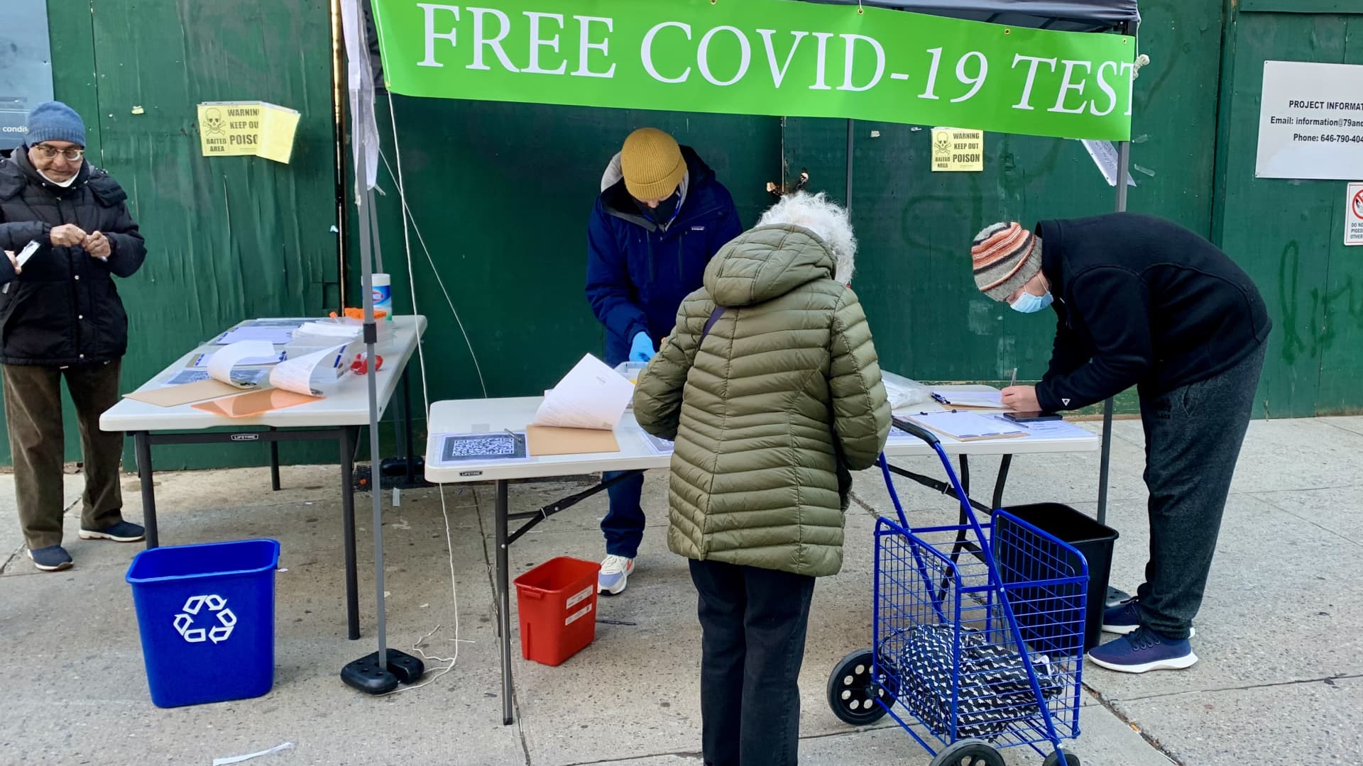 New Yorkers take Covid-19 tests at a mobil testing site in the Upper East Side in Manhattan on Dec. 22nd, 2021.