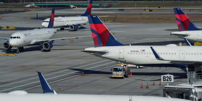 Delta gives staff another 5% raise, hikes starting wages to $19 an hour