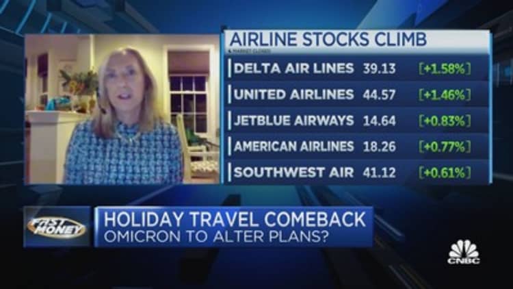 No signs omicron is impacting holiday travel, top airline analyst says