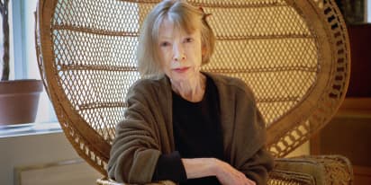 Joan Didion, peerless prose stylist, dies at 87