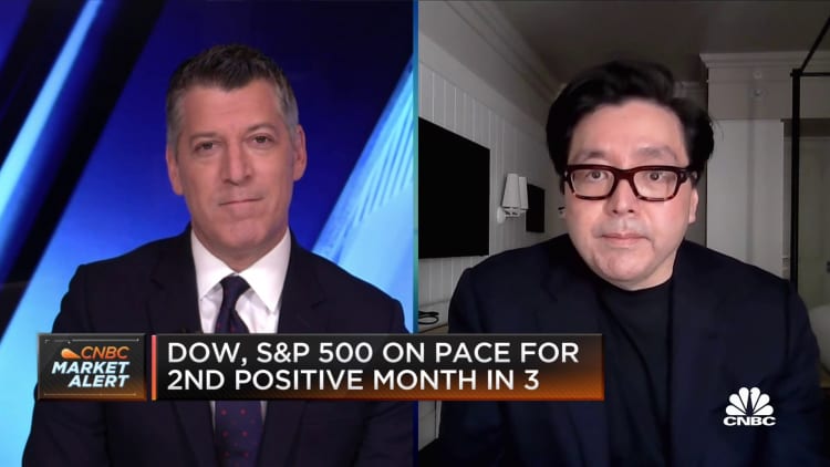Here's why Fundstrat's Tom Lee sees a pullback coming in 2022