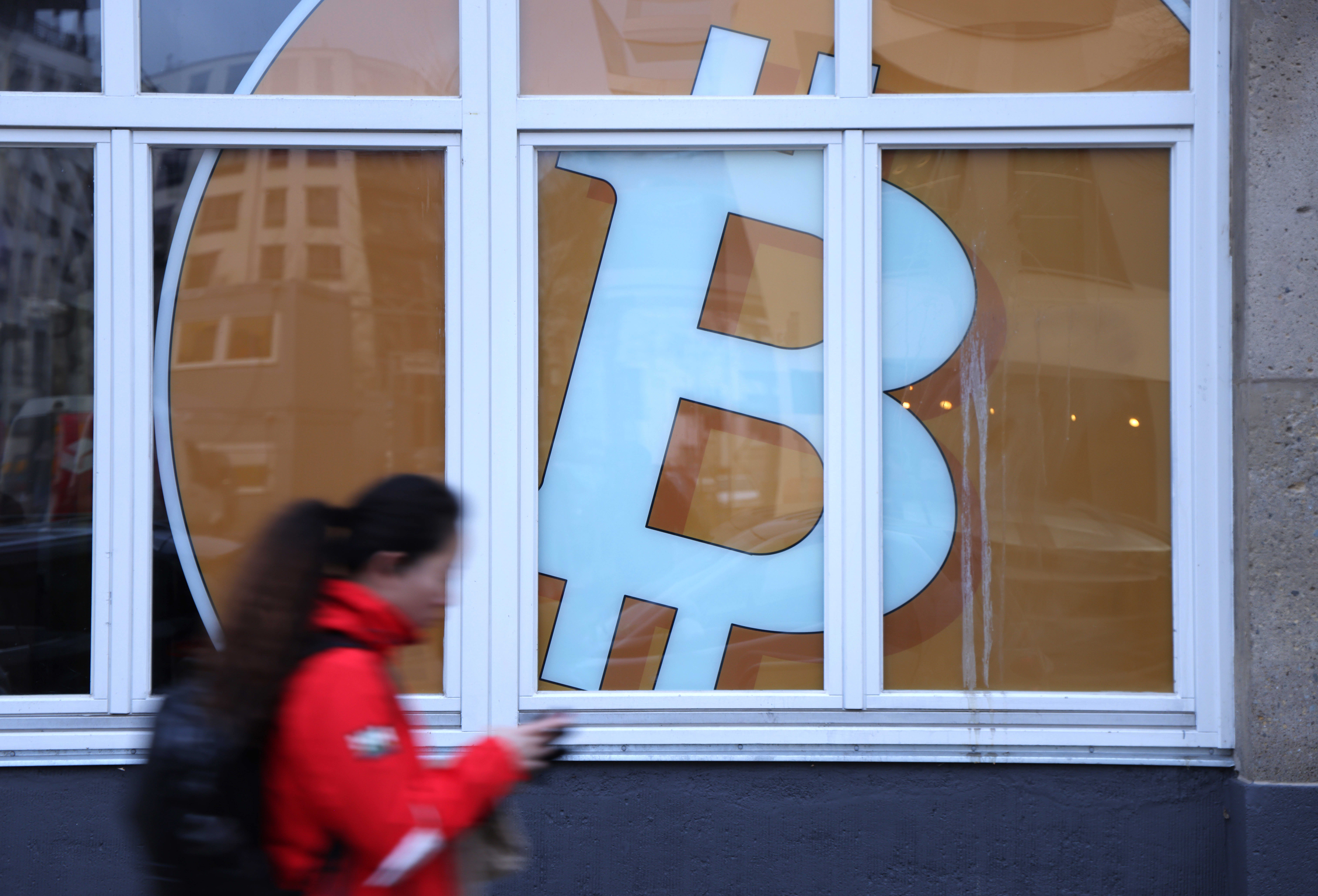 Bitcoin slump offers tax play for investors — for now