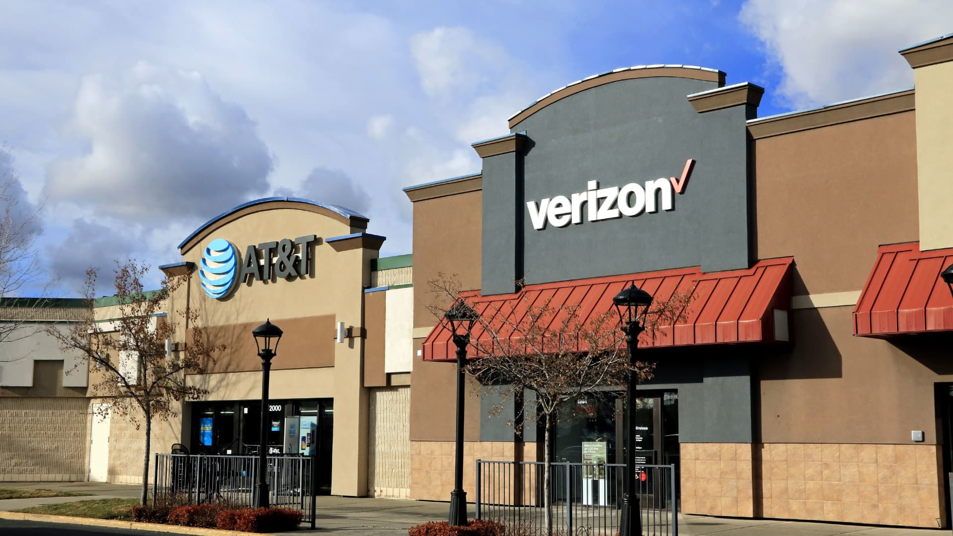 MoffettNathanson downgrades Verizon to underperform as wireless landscape toughens