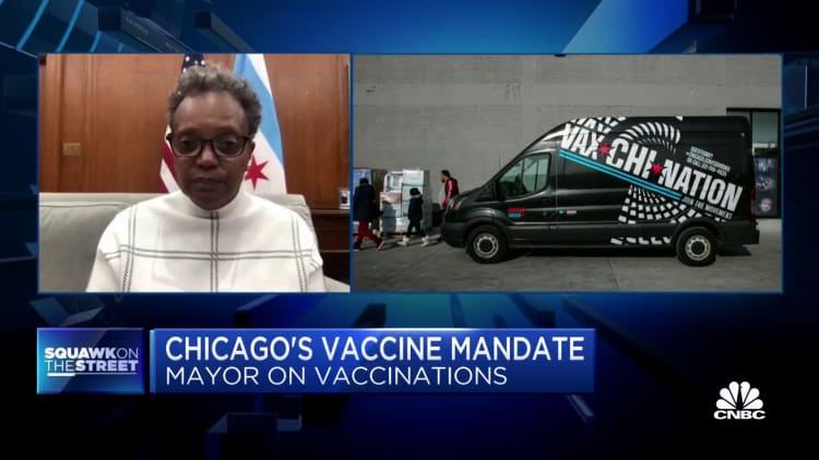 Chicago Mayor sets vaccine mandate to mitigate community spread of Covid