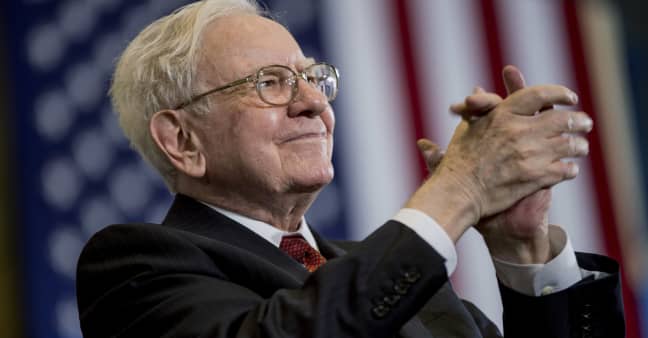 The value of Warren Buffett's Apple investment just went up by $9.8 billion in less than a day