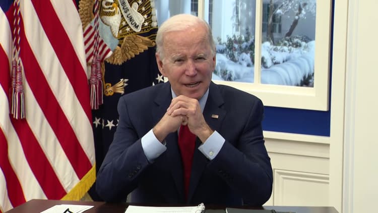 Pres. Biden delivers remarks on omicron-driven Covid outbreak