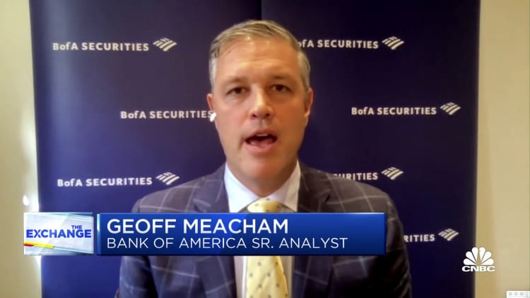 Bank of America senior analyst explains why he's bearish on Moderna compared to Pfizer