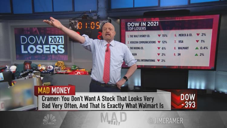 Jim Cramer expects many of last year's Dow laggards to keep struggling in 2022