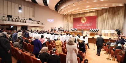 Iraq’s new parliament holds 1st session marked by disarray