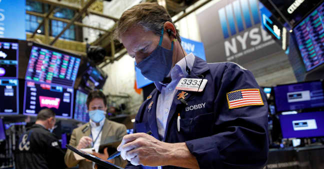 Stock futures are flat after sell-off on Wall Street, more bank earnings ahead