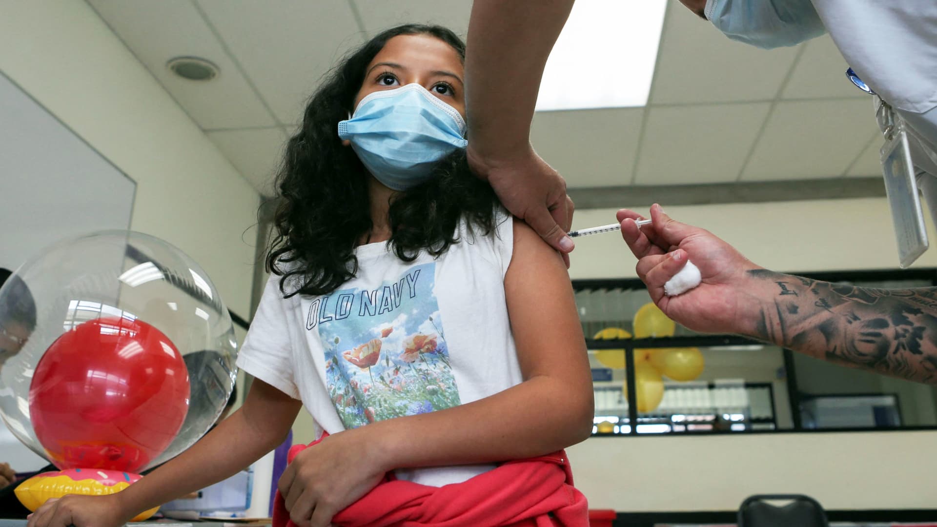 Tatiana Perez, 11, receives a dose of the Pfizer-BioNTech coronavirus disease (COVID-19) vaccine at a vaccination center in San Jose, Costa Rica January 11, 2022.