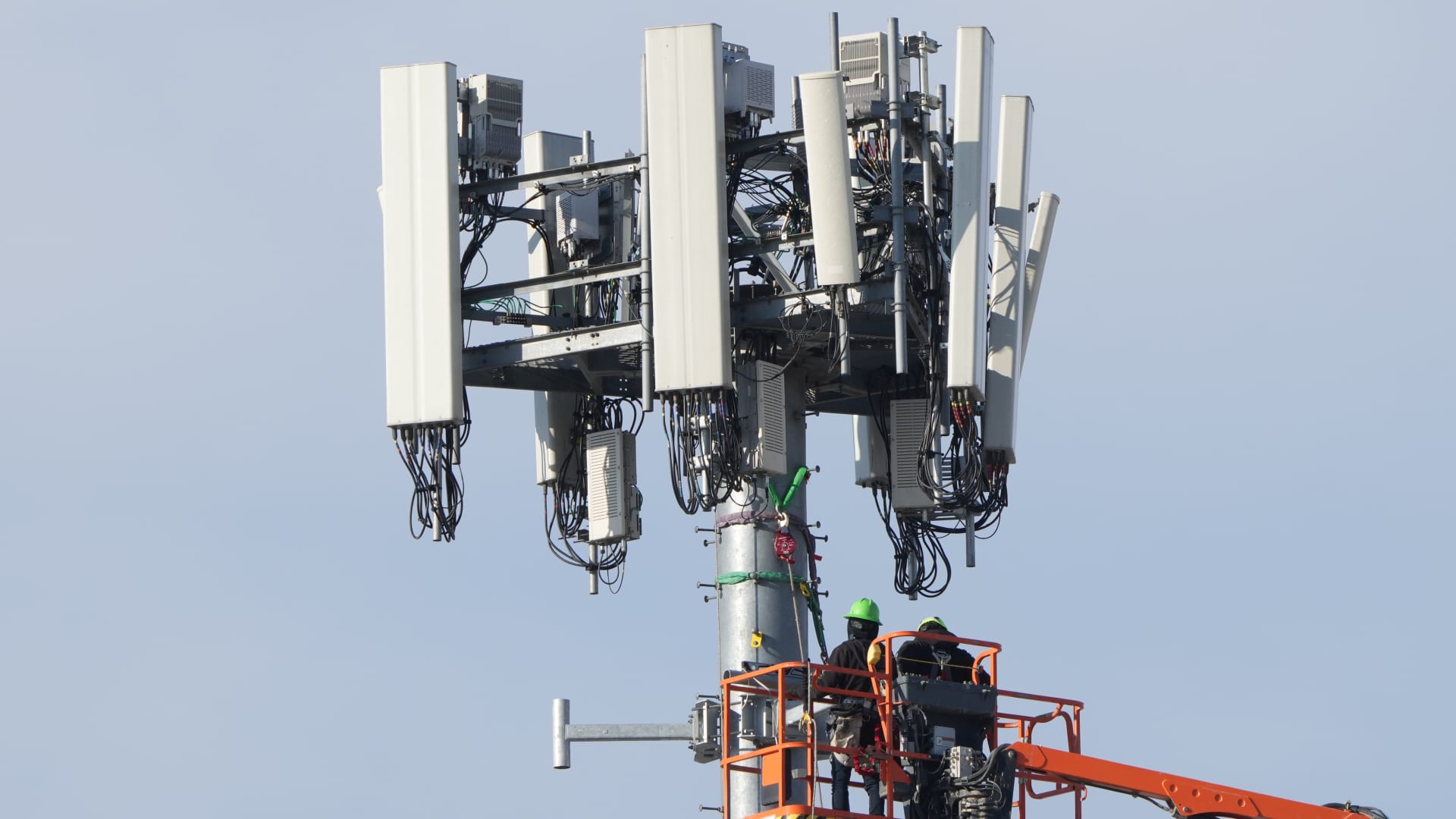 Workers install equipment on a 5G cell tower in Salt Lake City, Utah, U.S., on Tuesday, Jan. 11, 2022.
