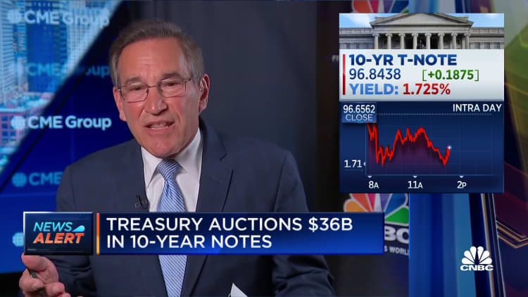 Treasury auctions $26B in 10-year notes