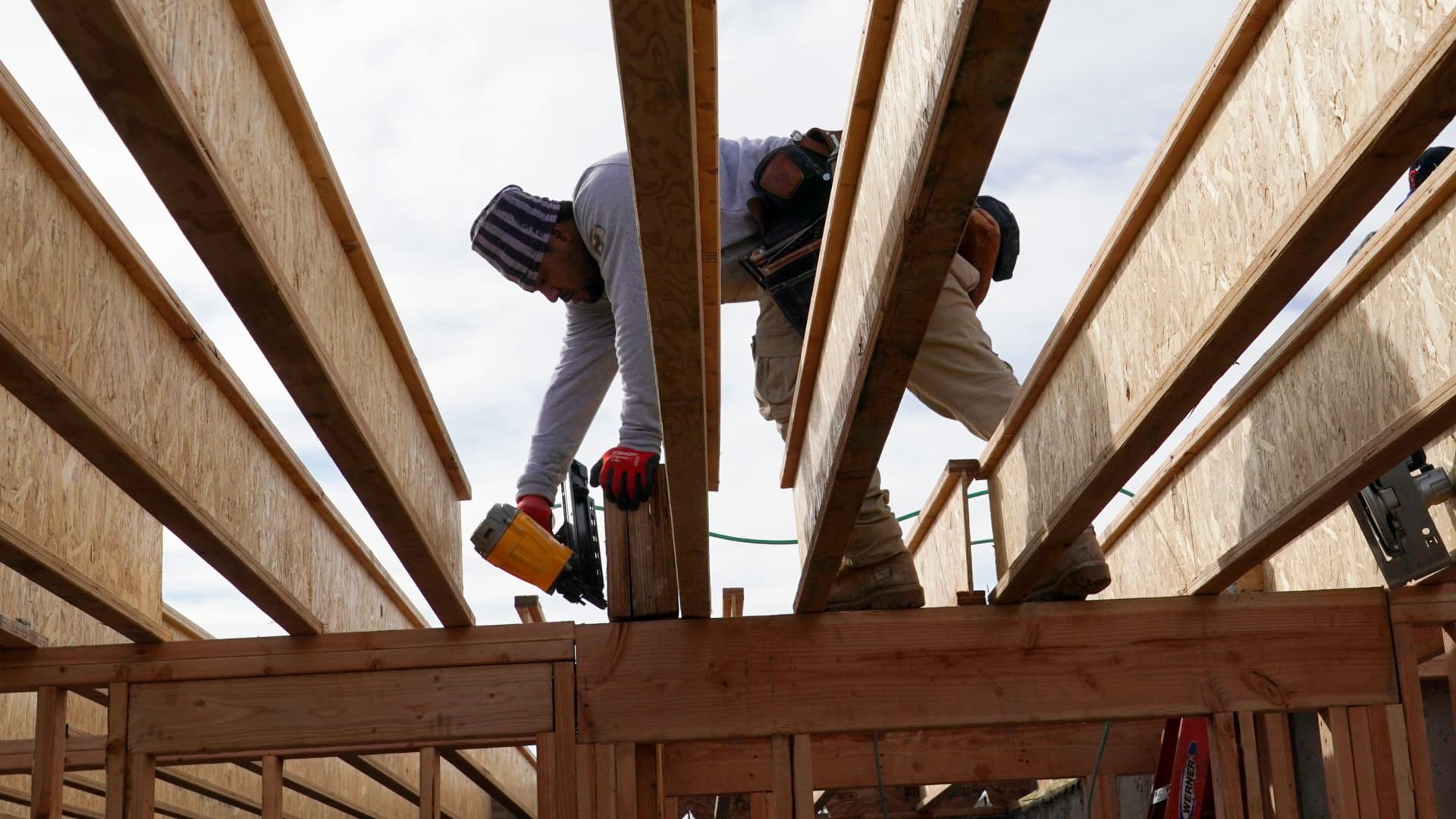 Homebuilders say they’re on the edge of a steeper downturn as buyers pull back