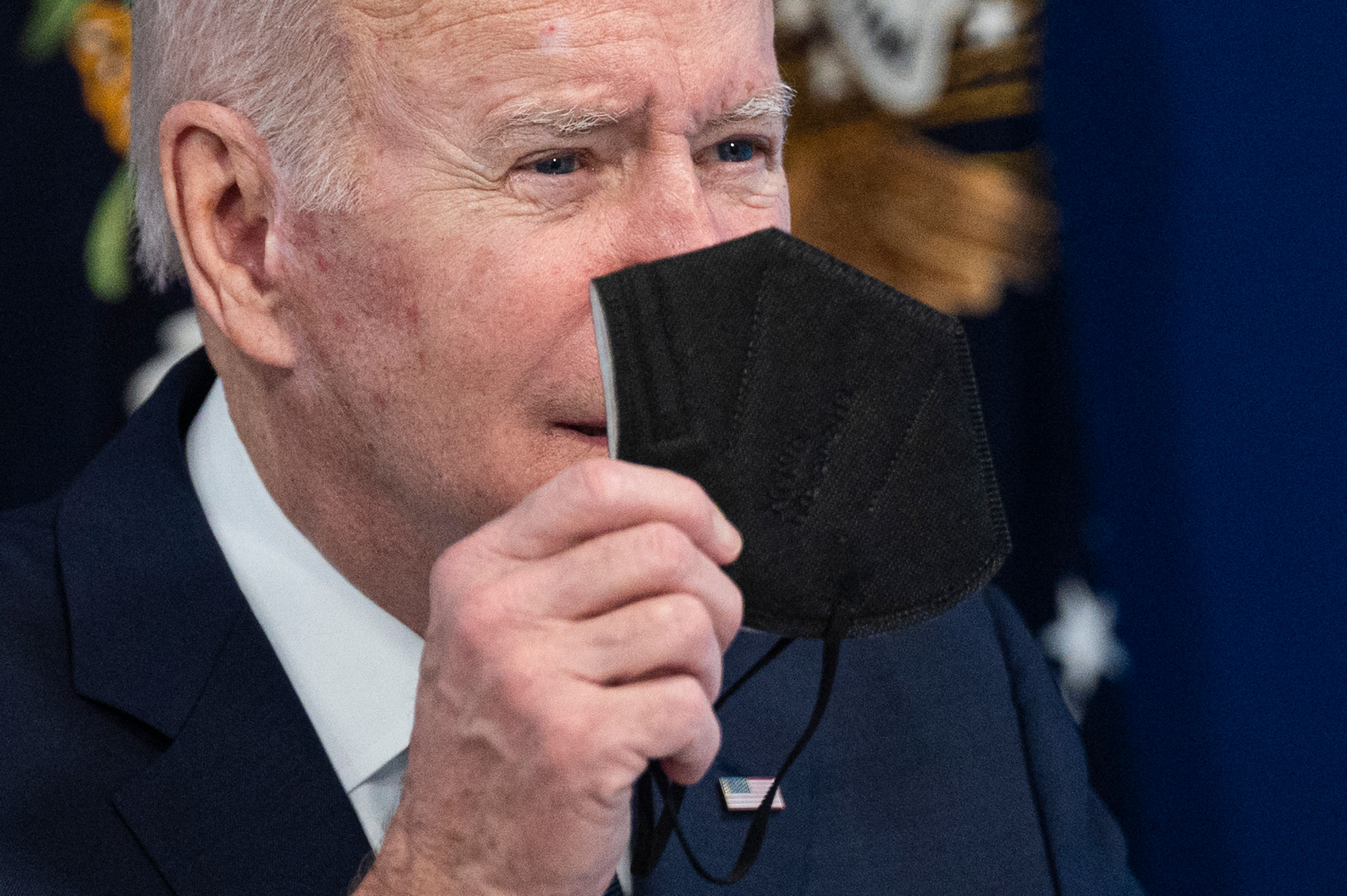 Biden says U.S. to provide high quality masks for free to Americans